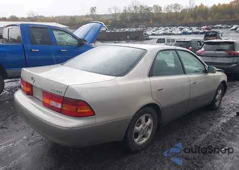1998 Lexus Es 300 z USA, uszkodzony, nr VIN JT8BF28GXW5048829